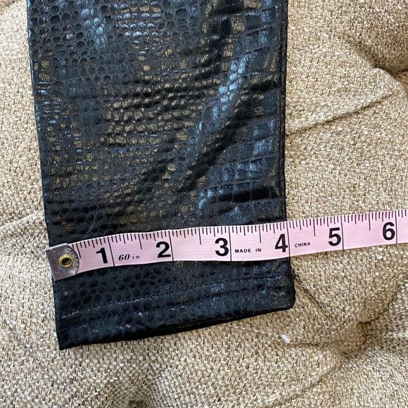 Textured  Croc  Leggings - Picture 11 of 11